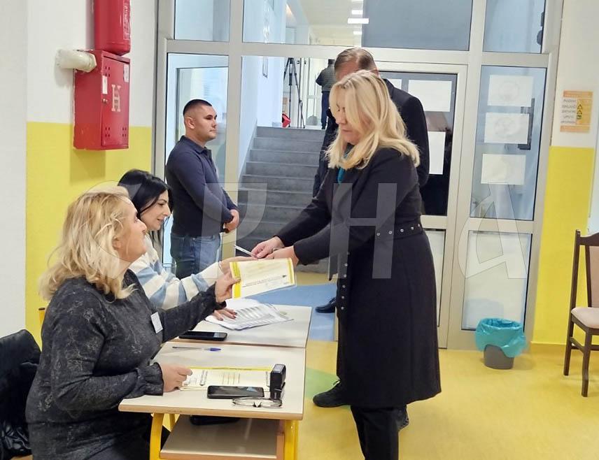 BANJA LUKA, NOVEMBER 23 /SRNA/ – SNSD Deputy Leader Željka Cvijanović believes that the candidate elected in the early presidential election should promote the stability of Republika Srpska and continue its institutional strengthening.
