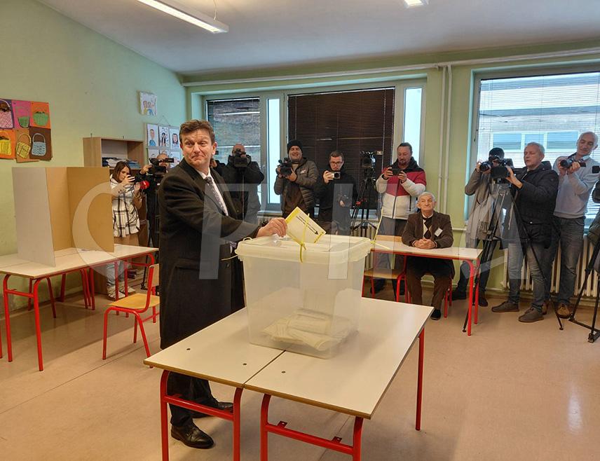 BANJA LUKA, NOVEMBER 23 /SRNA/ – SDS presidential candidate in Republika Srpska, Branko Blanuša, has said today that he hopes the Republika Srpska presidential elections will reflect the will of the majority of its citizens.