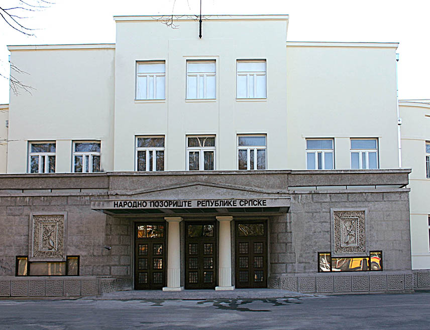 BANJA LUKA, NOVEMBER 23 /SRNA/ – The number of visitors attending cultural events is steadily increasing, therefore it is necessary to work more actively on the decentralization of culture in Republika Srpska so that citizens of smaller local communities can also enjoy and enrich themselves through cultural programmes, conductor and artistic director of the Symphony Orchestra of the Srpska National Theatre, Dušan Vere Urošević, told SRNA.