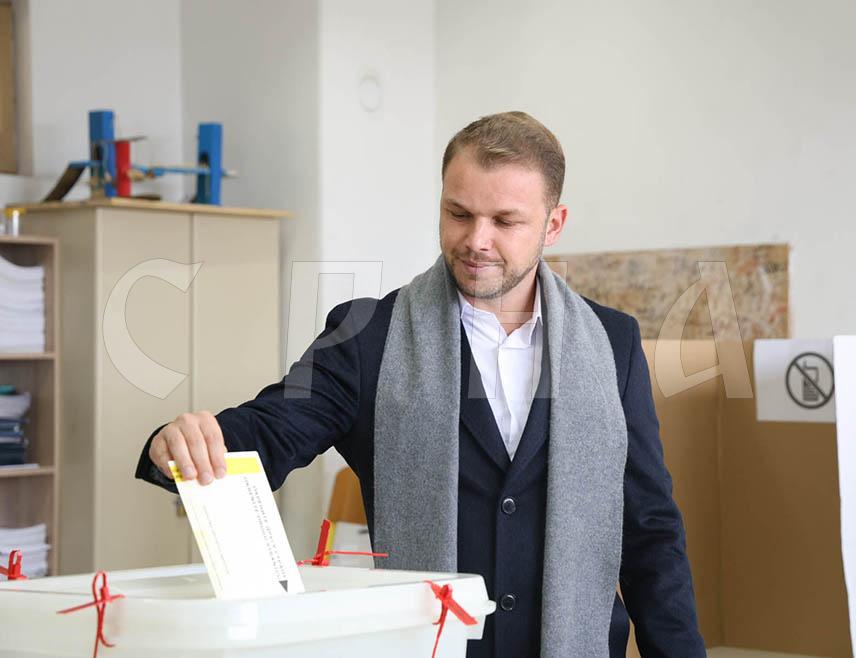 БАЊАЛУКА, 23. НОВЕМБРА /СРНА/ - Предсједник ПДП-а Драшко Станивуковић изјавио је да је гласање на изборима дужност и обавеза сваког грађанина Републике Српске.