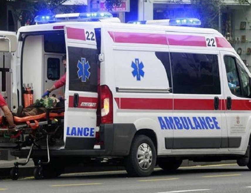 БЕОГРАД, 24. НОВЕМБРА /СРНА/ - Двадесетогодишња дјевојка тешко је повријеђена у Београду када је пала са терасе у Студентском граду.