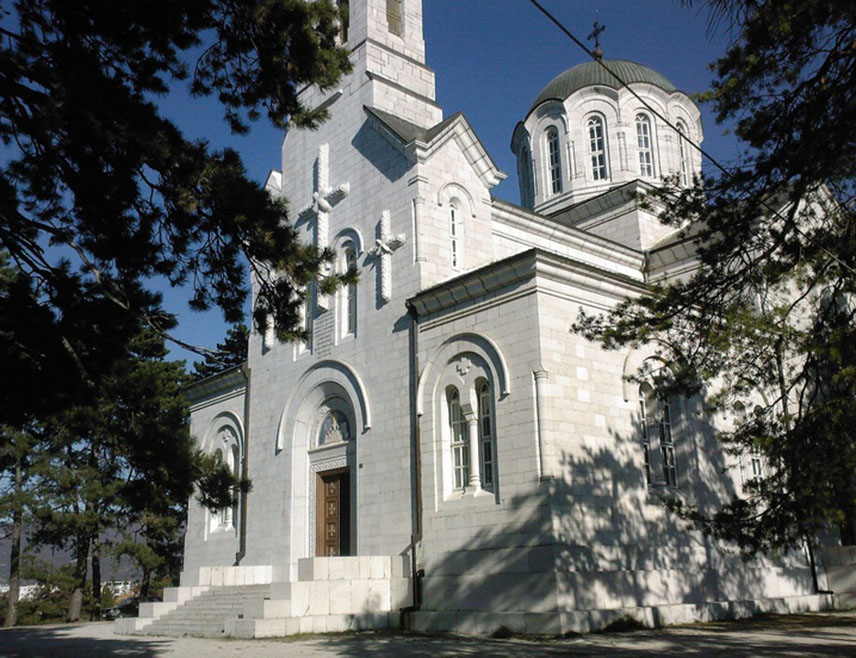 ПОДГОРИЦА, 24. НОВЕМБРА /СРНА/ - У Никшићу је обијена Саборна црква Светог Василија Острошког у самом центру града.