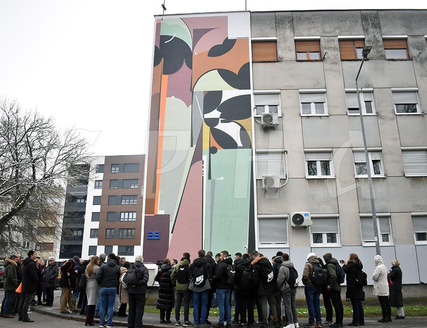 ПРИЈЕДОР, 24. НОВЕМБРА /СРНА/ - Приједор је добио 12. мурал у оквиру пројекта који реализује Удружење ликовних умјетника из тог града, уз подршку Градске управе и општине Лавис из Италије.