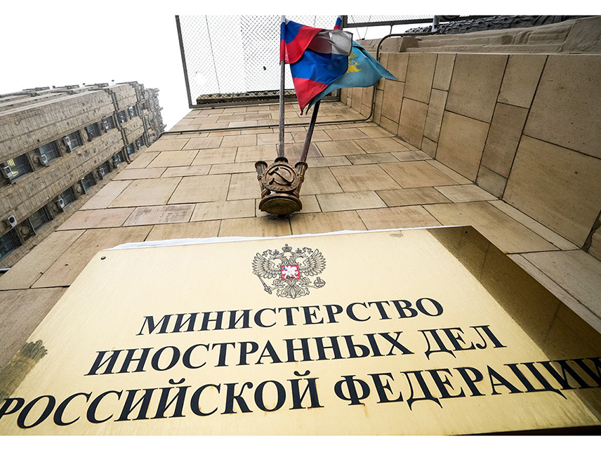 САРАЈЕВО, 25. НОВЕМБРА /СРНА/ - Из руског Министарства иностраних послова саопштено је да Москва поздравља што су на пријевременим изборима за предсједника Републике Српске грађани поново чврсто подржали патриотску политику лидера СНСД-а Милорада Додика, јер Русија дијели посвећност за наставак стратешког партнерства са Српском.