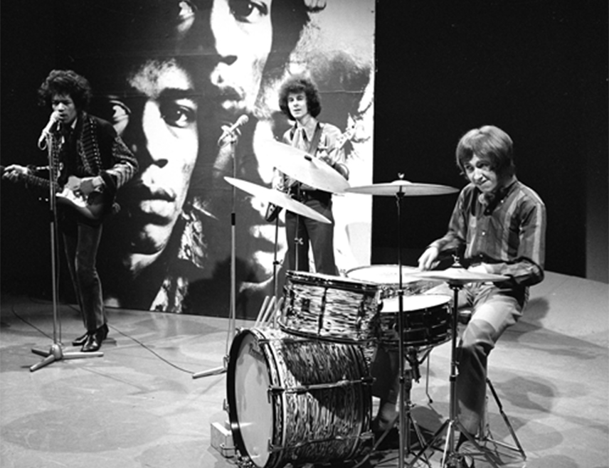 БИЈЕЉИНА, 26. НОВЕМБРА /СРНА/ - Легендарни гитариста Џејмс Маршал Хендрикс /1942-1970/, познатији као Џими Хендрикс, рођен је 27. новембра 1942. године.