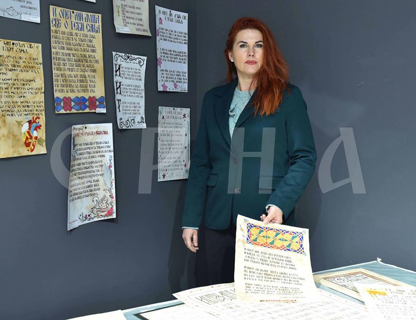 БАЊАЛУКА, 26. НОВЕМБРА /СРНА/ - На конкурс за избор најљепшег ћириличког рукописа и калиграфског рада у оквиру манифестације "Музејски дани ћирилице" стигло је 878 радова, што представља охрабрење да су грађани свих генерација свјесни значаја очувања језика и писма као стубова идентитета појединца, али и народа, рекла је Срни координатор манифестације Тамара Лукач Лазаревић.