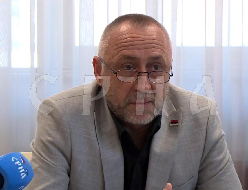 БАЊАЛУКА, 26. НОВЕМБРА /СРНА/ - Министар рада и борачко-инвалидске заштите Републике Српске Данијел Егић изјавио је да је обиљежавање законски неутемељеног празника на територији Републике Српске 25. новембра - такозваног дана државности БиХ провокација која се годинама спроводи по директиви из Сарајева.