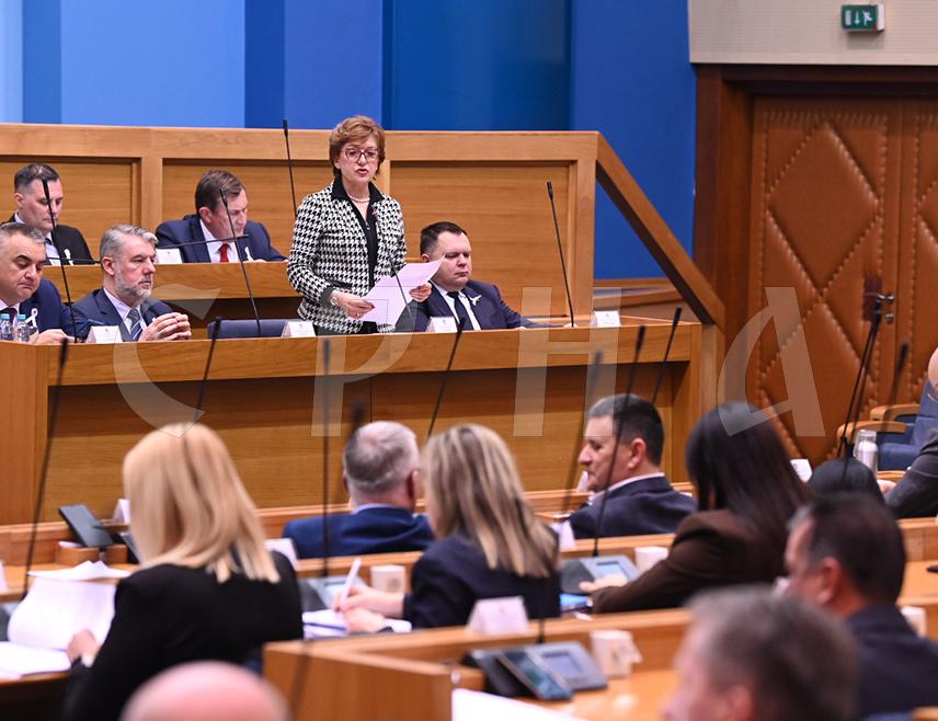 BANJA LUKA, NOVEMBER 26 /SRNA/ – Republika Srpska Finance Minister Zora Vidović stated that total budget revenues for 2025 amount to BAM 5.5 billion, an increase of 1.2 percent compared to the first budget revision, while total expenditures amount to BAM 5.4 billion.