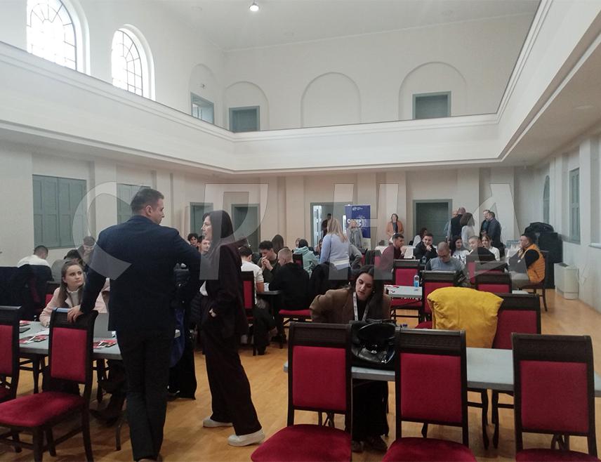 БИЈЕЉИНА, 26. НОВЕМБРА /СРНА/ - У Бијељини је данас почео тродневни интензивни стартап камп са 54 млада учесника заинтересована за иновативно предузетништво и развој стартап идеја.