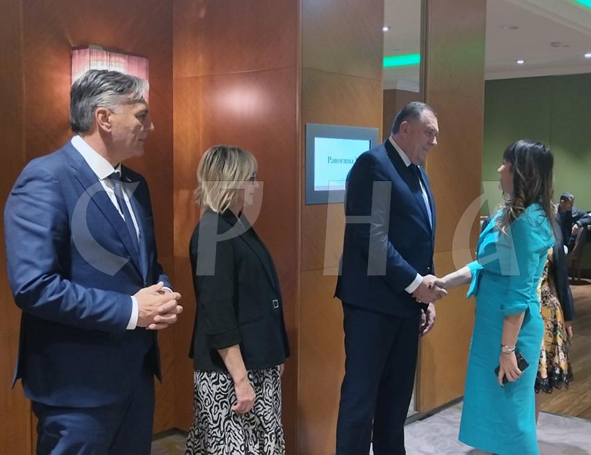 БУДИМПЕШТА, 26. НОВЕМБРА /СРНА/ - У Будимпешти се одржава пријем који су званичници Републике Српске организовали у знак захвалности Мађарској на сарадњи.