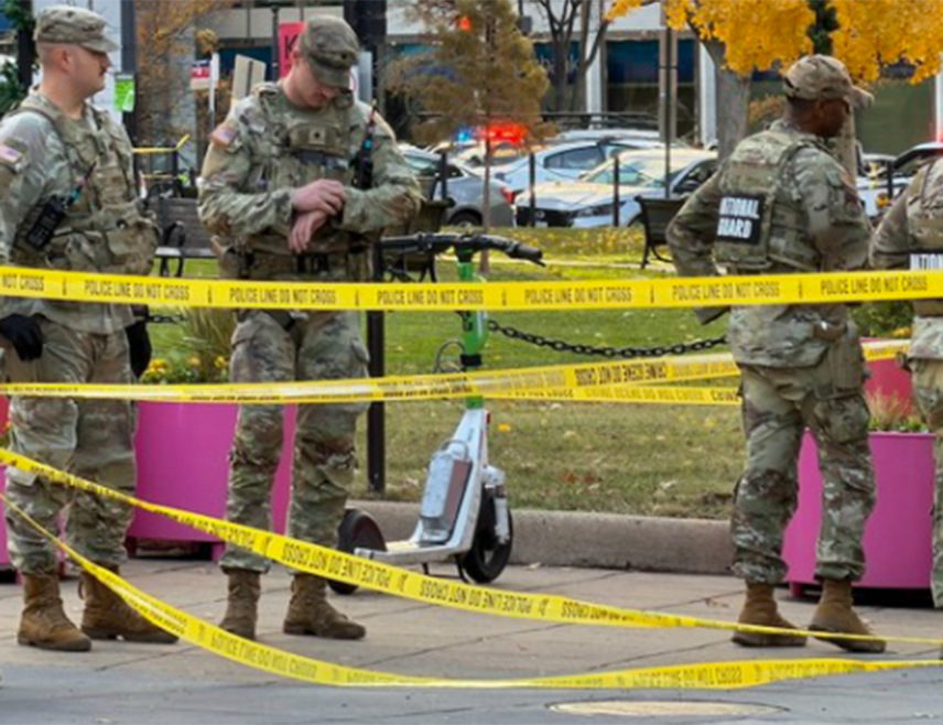 ВАШИНГТОН, 26. НОВЕМБРА /СРНА/ - Амерички министар рата Пит Хегсет изјавио је да је предсједник Доналд Трамп затражио распоређивање додатних 500 војника у Вашингтон након што су два припадника Националне гарде убијена у том граду.