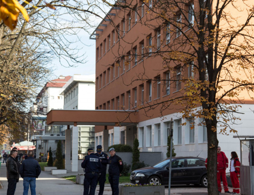 ПРИЈЕДОР, 27. НОВЕМБРА /СРНА/ - Основни суд у Приједору одредио је једномјесечни притвор лицу из овог града чији су иницијали А.У. осумњиченом за спречавање доказивања, тјелесну повреду и угрожавање сигурности.