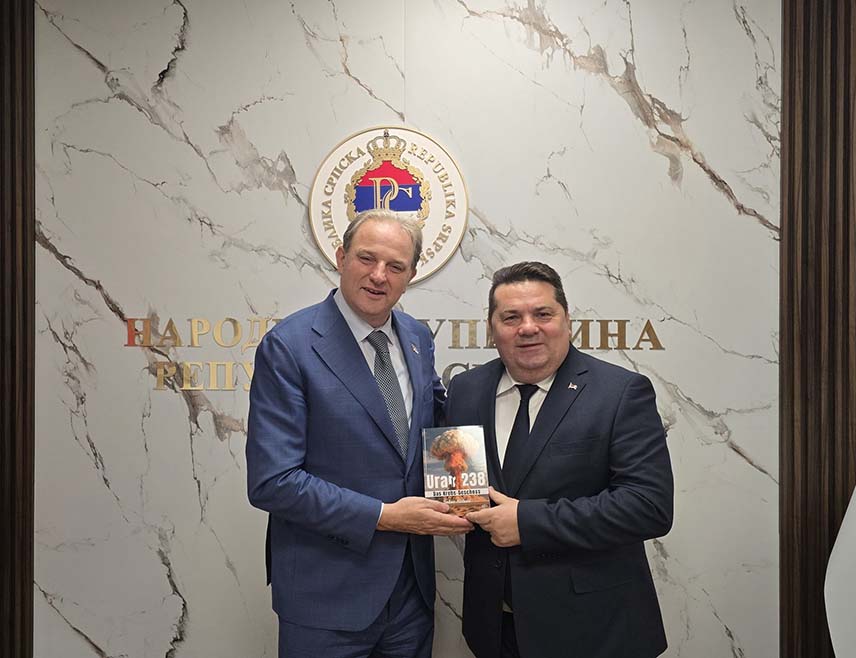 BANJA LUKA, NOVEMBER 27 /SRNA/ - Lawyer Srđan Aleksić presented his book "Uranium 238 – The Bullet That Causes Cancer" to the speaker of the Republika Srpska National Assembly, Nenad Stevandić.