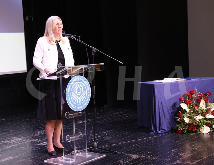 BANJA LUKA, NOVEMBER 27 /SRNA/ – The Serb member of the BiH Presidency Željka Cvijanović expressed her hope that the honorary doctorate awarded today by the University of Banja Luka to Péter Szijjártó, Hungary's Minister of Foreign Affairs and Trade, will be recognized as a sign of deep respect from Republika Srpska and its academic community toward Minister Szijjártó personally and toward his country, Hungary, which he represents in an exceptional way.