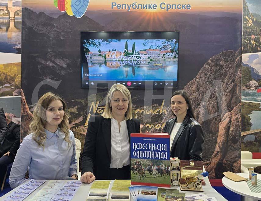 БЕОГРАД/НОВИ САД, 27. НОВЕМБРА /СРНА/ - Међународни сајам туризма отворен је данас у Новом Саду, гдје ће у наредна три дана туристичке потенцијале представити више од 250 излагача из 10 земаља, међу којима и из Републике Српске.