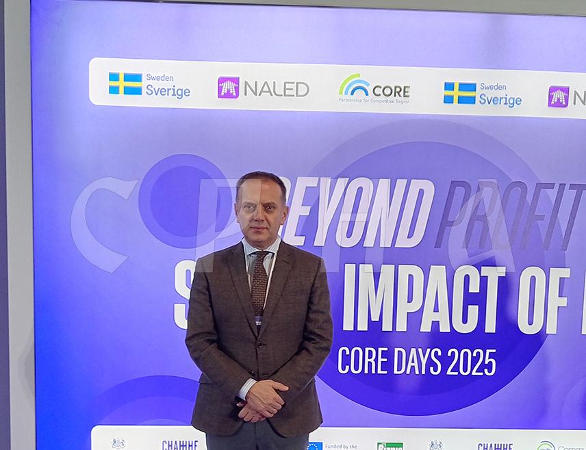 БЕОГРАД, 27. НОВЕМБРА /СРНА/ - Предсједник Привредне коморе Републике Српске Горан Рачић истакао је важност сертификације за унапређење привреде, те нагласио да је Српска са 17 локалних заједница које имају сертификат повољног пословног окружења /БФЦ/ далеко изнад регионалног просјека.