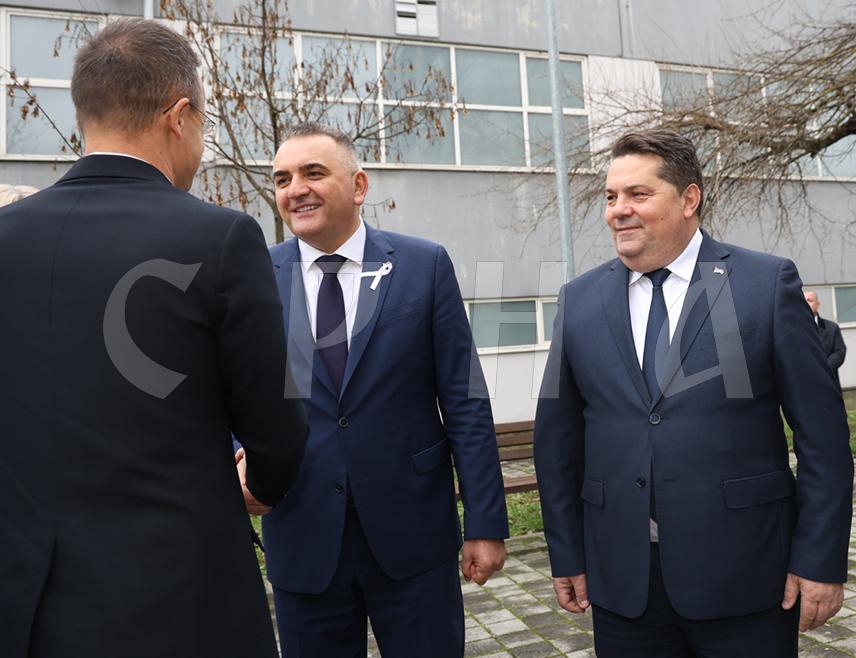 БАЊАЛУКА, 27. НОВЕМБРА /СРНА/ - Предсједник Владе Републике Српске Саво Минић оцијенио је да је министар иностраних послова Мађарске Петер Сијарто више пута показао да као истински пријатељ стоји уз Српску.