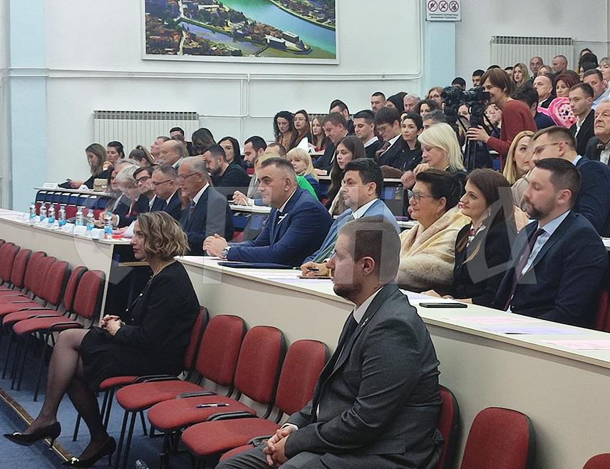 БАЊАЛУКА, 27. НОВЕМБРА /СРНА/ - Предсједник Владе Републике Српске Саво Минић изјавио је вечерас на Правном факултету у Бањалуци, гдје присуствује такмичењу студената у бесједништву, да је вјештина говора важна у јавном животу.