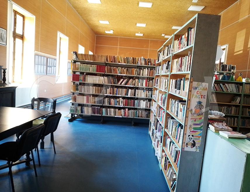 ХАН ПИЈЕСАК, 30. НОВЕМБРА /СРНА/ - Народна библиотека "Бранко Чучак" на Хан Пијеску  реализоваће пред божићне и новогодишње празнике више радионица, изложби и празничних програма, изјавила је Срни директор Озренка Радуловић.