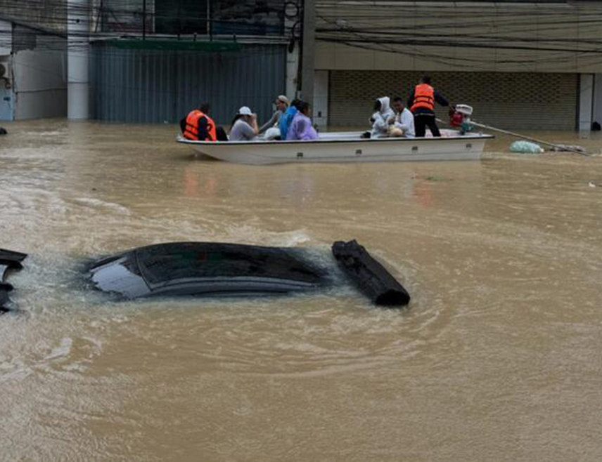 БАНГКОК, 28. НОВЕМБРА /СРНА/ - Број погинулих у поплавама на Тајланду порастао је на 145, саопштено је из тајландског Министарства здравља.