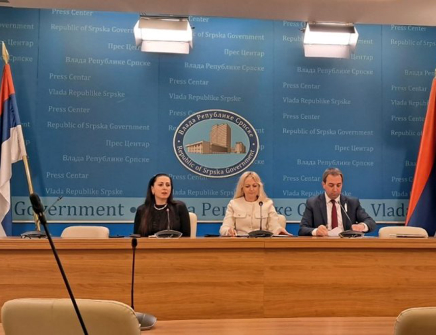 БАЊАЛУКА, 28. НОВЕМБРА /СРНА/ - Министар правде Републике Српске Горан Селак изјавио је данас у Бањалуци да је Влада Српске утврдила Приједлог закона о измјенама и допунама Закона о регистрацији пословних субјеката у Републици Српској, по хитном поступку, којим се постиже виши степен правне сигурности у правном промету.