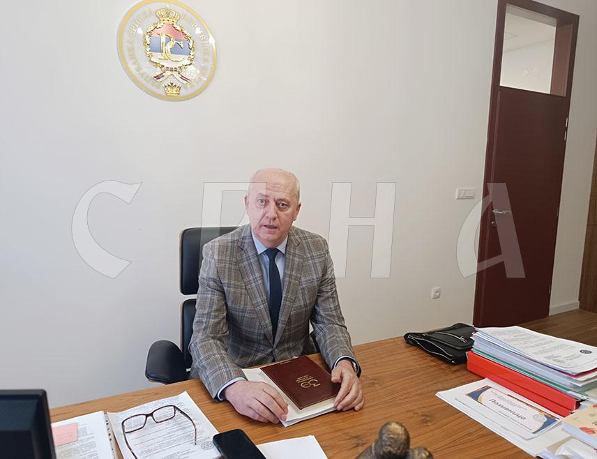 ИСТОЧНО САРАЈЕВО, 29. НОВЕМБРА /СРНА/ - Стипендије за које ће моћи да конкуришу студенти из Републике Српске додатно ће ојачати сарадњу са универзитетима у Мађарској, изјавио је Срни ректор Универзитета у Источном Сарајеву Милан Кулић, те истакао висок квалитет мађарског образовања које је до сада дало 13 нобеловаца.