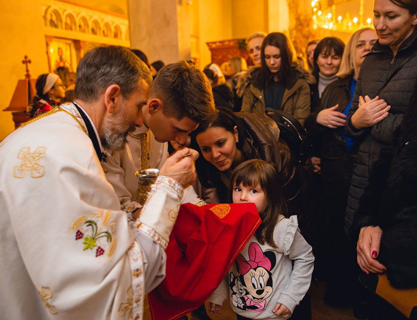 ФОЧА, 29. НОВЕМБРА /СРНА/ - Пост није потпун ако нема тјелесног и духовног подвига, који не могу једно без другога, а подразумијевају одрицање од хране, усрдну молитву и учвршћивање у вјеру, рекао је Срни професор Православног богословског факултета у Фочи Ненад Тупеша.