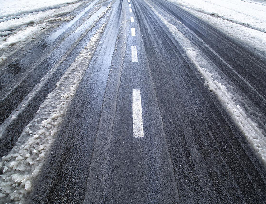 БАЊАЛУКА, 29. НОВЕМБРА /СРНА/ - Ауто-мото савез Републике Српске упозорио је возаче да је у вишим планинским предјелима могућа поледица, а да расквашеног снијега има на путним правцима Власеница-Хан Пијесак, преко превоја Хан Поглед, Власеница-Луке, Милићи-Скелани, Тишћа-Доње Цапарде и Зелени Јадар-Братунац.
