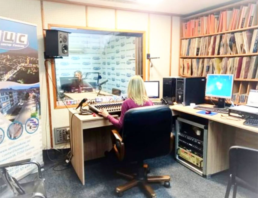 СОКОЛАЦ, 30. НОВЕМБРА /СРНА/ - "Инфо радио" Соколац, насљедник некадашњег Радија Романија, данас ће пригодним радијским програмом обиљежити 50 година од почетка медијског информисања на подручју ове општине.