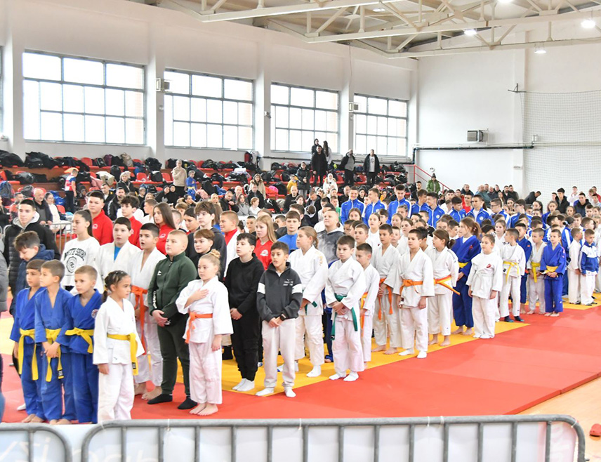 ИСТОЧНА ИЛИЏА, 30. НОВЕМБРА /СРНА/ - Џудо-клубу "Браћа Лукач" из Сарајева побједник је на Међународном џудо-турниру "Куп Источна Илиџа", Пети меморијал "Горан Самарџија".