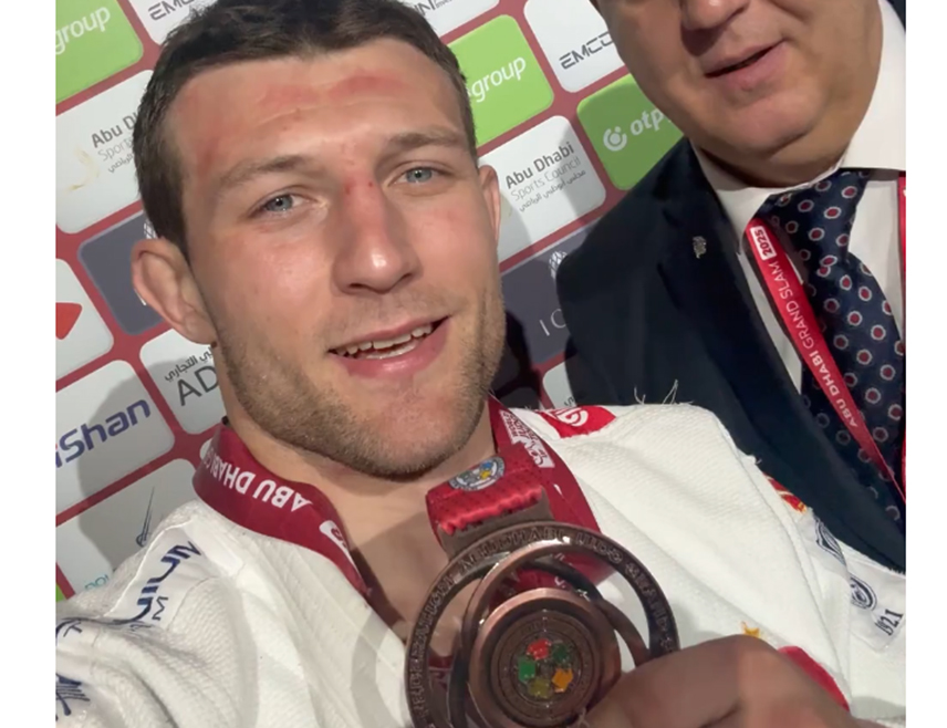 БАЊАЛУКА, 30. НОВЕМБРА /СРНА/ - Лидер СНСД-а Милорад Додик честитао је освајање бронзане медаље српском џудисти Немањи Мајдову и захвалио му што је још једном обрадовао Републику Српску и Србију.