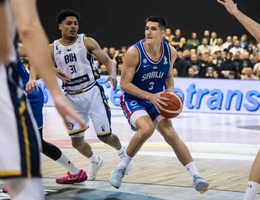 САРАЈЕВО, 30. НОВЕМБРА /СРНА/ - Кошаркаши Србије савладали су у Сарајеву селекцију БиХ 74:72 у утакмици другог кола квалификација за Свјетско првенство.