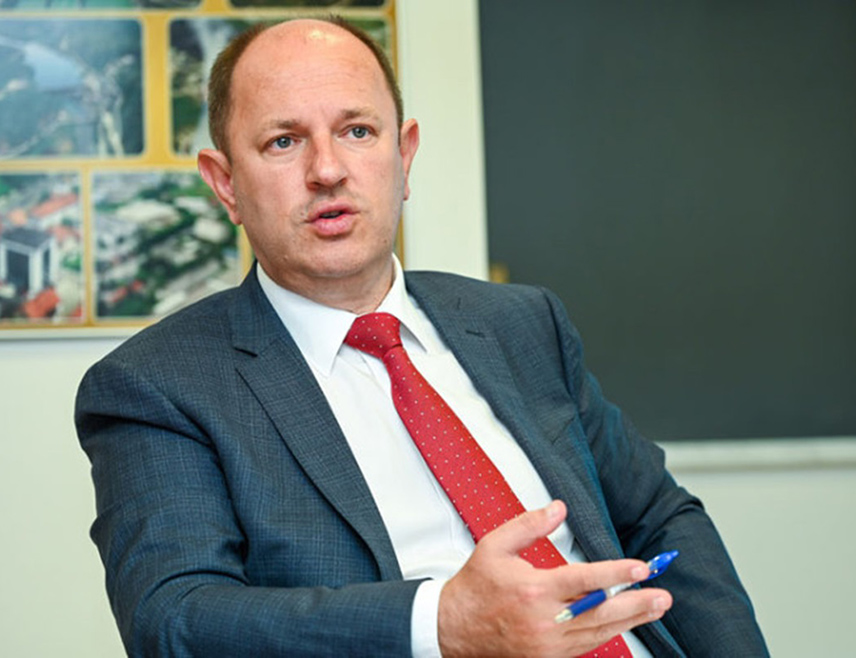 БАЊАЛУКА, 1. ДЕЦЕМБРА /СРНА/ - Генерални директор предузећа "Електропривреда Републике Српске" /ЕРС/ Лука Петровић изјавио је да је циљ да Рудник и термоелектрана /РиТЕ/ "Угљевик" функционише, да ће бити очишћени арбитражни процеси, али остаје обавеза да се једна трећина енергије мора испоручивати Словенији.