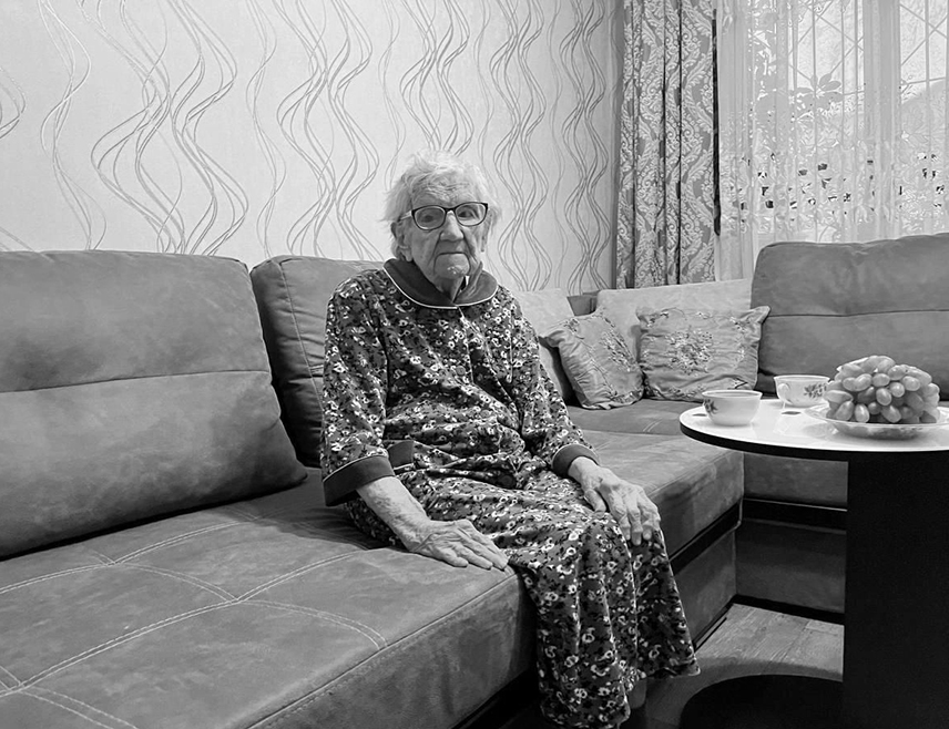 ЈАРОСЛАВЉ, 1. ДЕЦЕМБРА /СРНА/ - Најстарији становник Русије Клаудија Михајловна Гадјичкина преминула је у 115. години у Јарославској области, саопштио је гувернер Михаил Јеврајев.