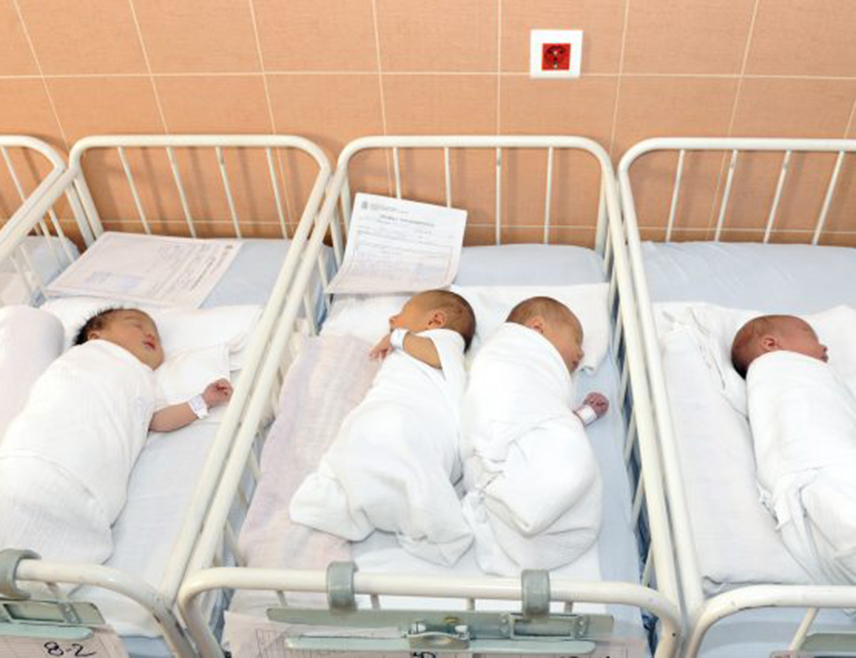 ЗВОРНИК, 1. ДЕЦЕМБРА /СРНА/ - У породилишту зворничке Болнице у новембру је рођено 46 беба - 29 дјевојчица и 17 дјечака, саопштено је данас из ове здравствене установе.