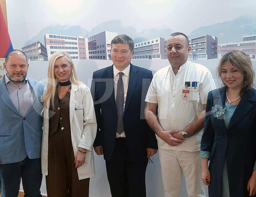 ФОЧА, 2. ДЕЦЕМБРА /СРНА/ - Први државни медицински универзитет "Академик Иван Павлов" из Санкт Петербурга  и Универзитетска болница Фоча договорили су сарадњу која ће обухватати размјену и стручно усавршавање љекара, а што ће бити озваничено споразумом идуће године.