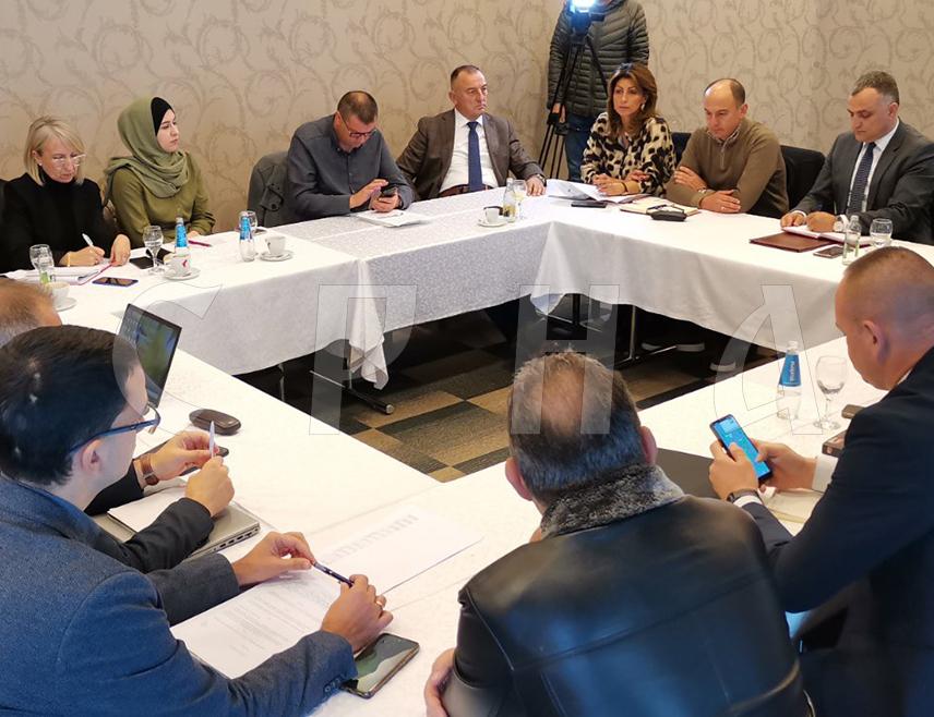 ДОБОЈ, 2. ДЕЦЕМБРА /СРНА/ - Помоћник министра за ветеринарство Републике Спрске Негослав Лукић очекује да ће домаћи произвођачи перади идуће године добити зелено свјетло за извоз јаја класе "А" у ЕУ, с обзиром на то да имају велики извозни потенцијал.