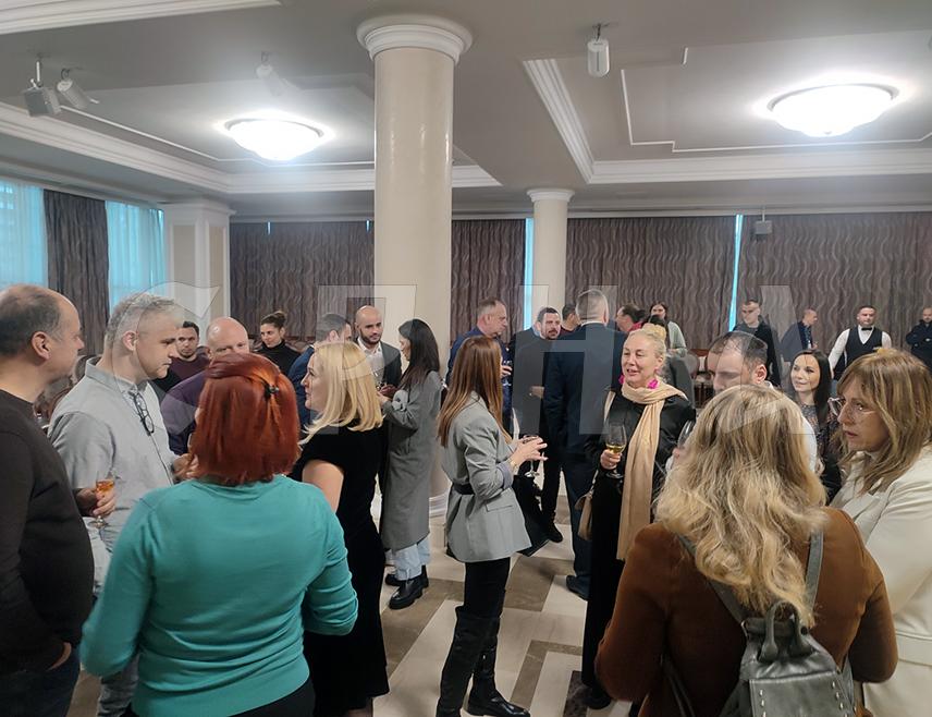 БАЊАЛУКА, 2. ДЕЦЕМБРА /СРНА/ - Премијер Републике Српске Саво Минић захвалио је медијима за праћење рада Владе Српске, чијем се сазиву ближи првих сто дана рада.