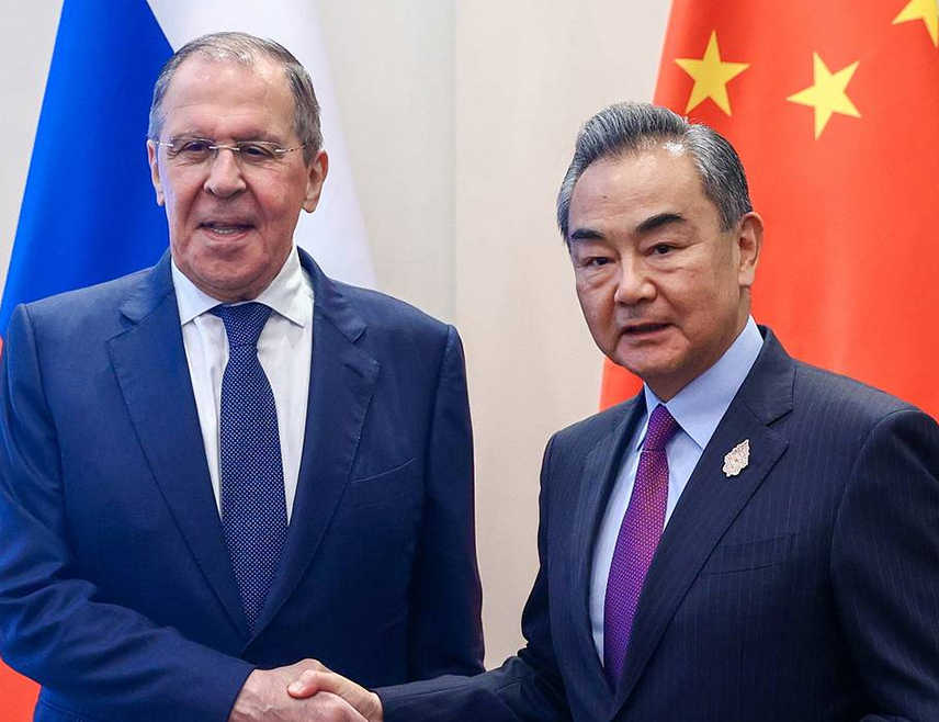 МОСКВА, 2. ДЕЦЕМБРА /СРНА - РИА Новости/ - Руски министар спољних послова Сергеј Лавров и кинески министар спољних послова Ванг Ји сагласили  су се током разговора у Москви да је за постизање мира у Украјини неопходно да се отклоне основни узроци сукоба, саопштило је руско Министарство спољних послова.