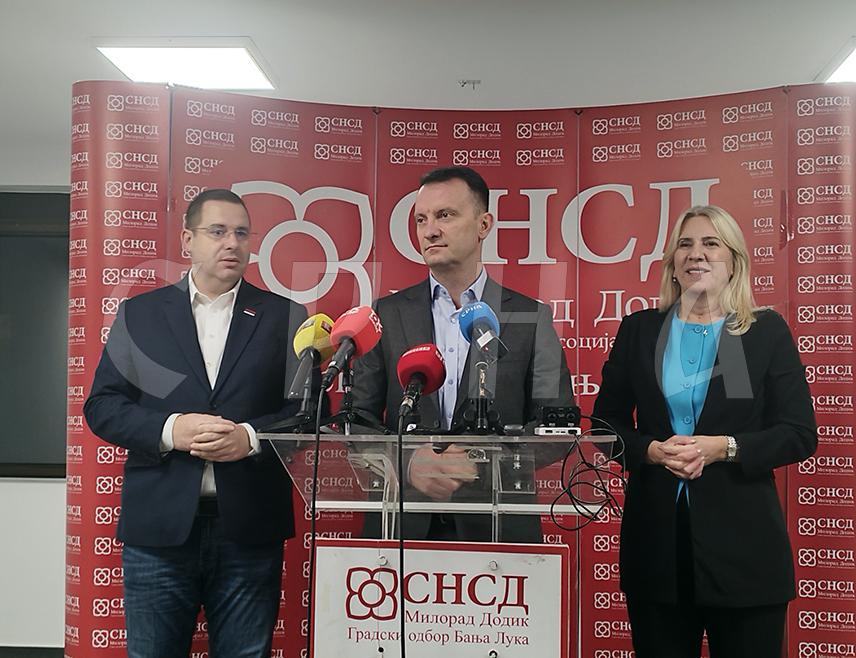 БАЊАЛУКА, 2. ДЕЦЕМБРА /СРНА/ - Привремени предсједник Градског одбора СНСД-а Бањалука Горан Маричић осудио је постпуање градоначелника Драшка Станивуковића који је блокирао просторије предсједника Скупштине града и позвао на редовно одржавање сједница.