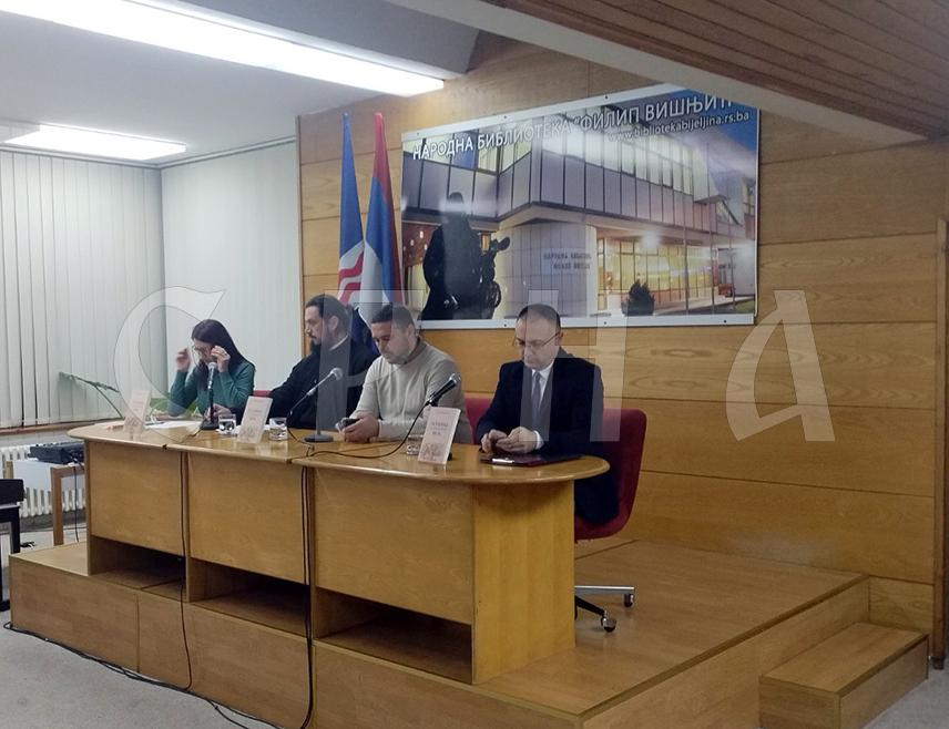 БИЈЕЉИНА, 2. ДЕЦЕМБРА /СРНА/ - "Устанак у Семберији 1876." је књига о борби српског народа за слободу која траје и данас, судећи по свему ономе кроз што пролази српски народ у Републици Српској и БиХ, рекао је аутор Саша Мирић на промоцији у бијељинској библиотеци.