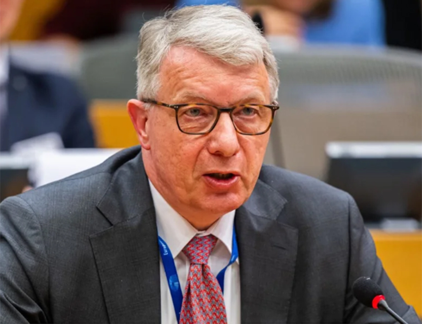 МОСКВА, 3. ДЕЦЕМБРА /СРНА/ - ЕУ брани принципе територијалног интегритета када се ради о Украјини, док исте занемарује у случају Србије, изјавио је за РИА Новости члан Европског парламента из Луксембурга Фернанд Картајсер.