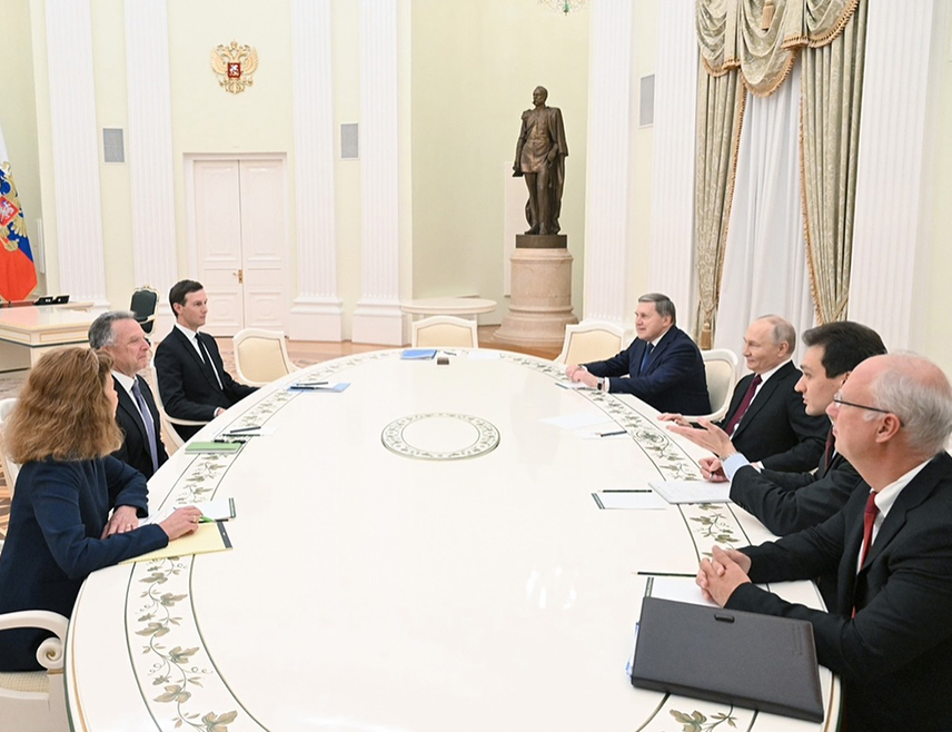 МОСКВА, 3. ДЕЦЕМБРА /СРНА - РИА Новости/ - Предсједник Русије Владимир Путин рекао је специјалном изасланику предсједника САД Стивену Виктофу да је Москва сагласна са одређеним америчким приједлозима за рјешавање сукоба у Украјини, изјавио је помоћник Кремља Јуриј Ушаков.