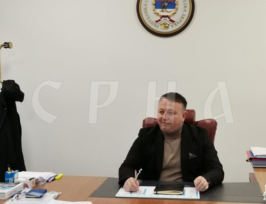 ДОБОЈ, 3. ДЕЦЕМБРА /СРНА/ - Генерални директор "Жељезница Републике Српске" /ЖРС/ Слађан Јовић очекује да ће наредне године бити повећан обим теретног саобраћаја захваљујући повећаном транзитном карго превозу из земаља ЕУ и очекиваној консолидацији коминтента из Зенице.