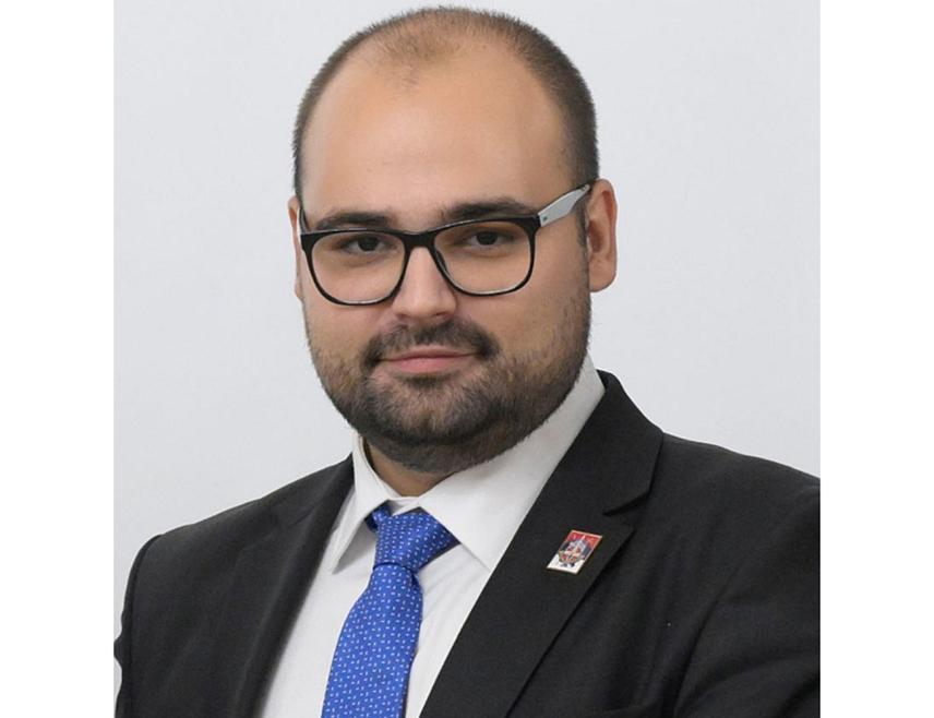 БЕОГРАД, 3. ДЕЦЕМБРА /СРНА/ - Удружење ратних добровољаца 1912–1918. апеловало је да од наредне године сваког 3. децембра буде служен парастос за српске војнике и избјеглице страдале на путу смрти преко Албаније у Првом свјетском рату, а да први час у школама у Србији и Републици Српској почне минутом ћутања и подсјећањем на више од 240.000 страдалих у албанској голготи.