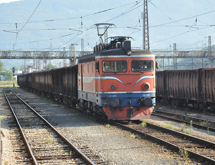 БАЊАЛУКА, 3. ДЕЦЕМБРА /СРНА/ - Премијер Републике Српске Саво Минић изјавио је да постоји могућност одржавања посебне сједнице Владе о стању у "Жељезницама".