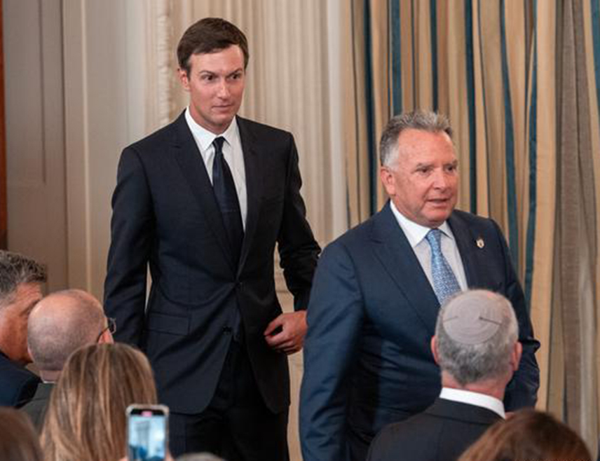 ВАШИНГТОН, 3. ДЕЦЕМБРА /СРНА-Ројтерс/ - Амерички изасланици Стивен Виткоф и Џаред Кушнер обавијестили су предсједника Доналда Трампа и украјинске званичнике о "темељном и продуктивном састанку" са руским предсједником Владимиром Путином у Москви, рекао је званичник Бијеле куће.