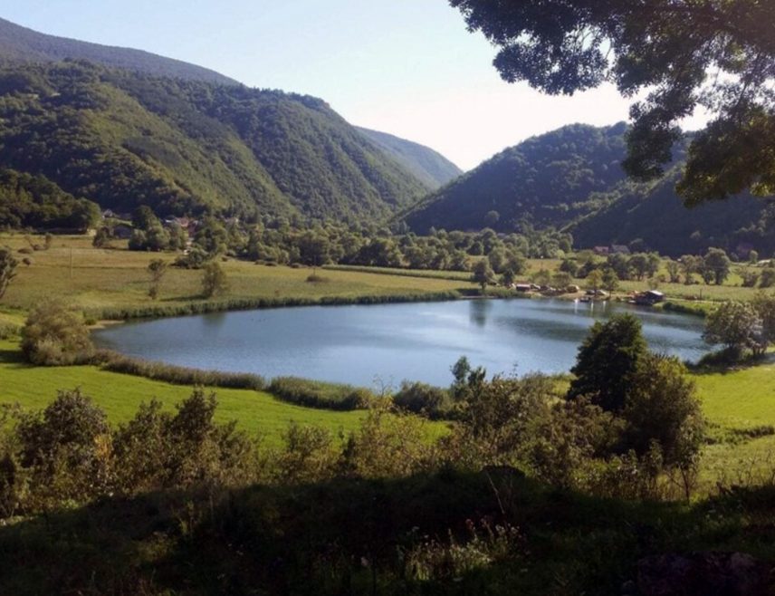 JEZERO, DECEMBER 4 /SRNA/ – The municipality of Jezero will implement the project "Green Oasis Đol," an undertaking valued at BAM 44,000, that is expected to boost tourism development in the municipality and this part of Republika Srpska.