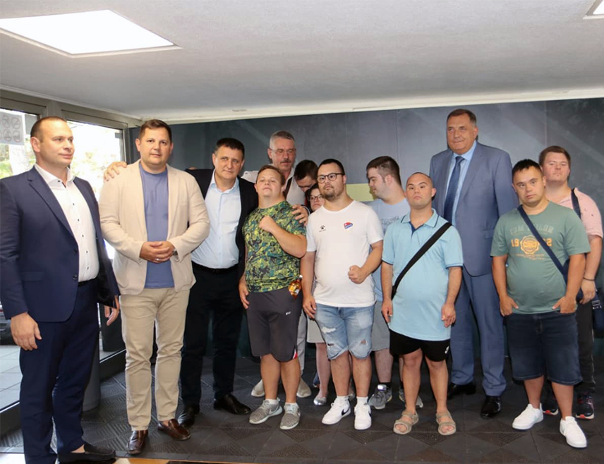 БАЊАЛУКА, 4. ДЕЦЕМБРА /СРНА/ - Директор Даун синдром центра Бањалука Зоран Јелић рекао је Срни да је овај центар за 15 година постојања начинио велики корак у побољшању квалитета живота лица са Дауновим синдромом, њихове аутономије и права на самосталан живот, те нагласио да ће то остати главни циљ њиховом у раду.