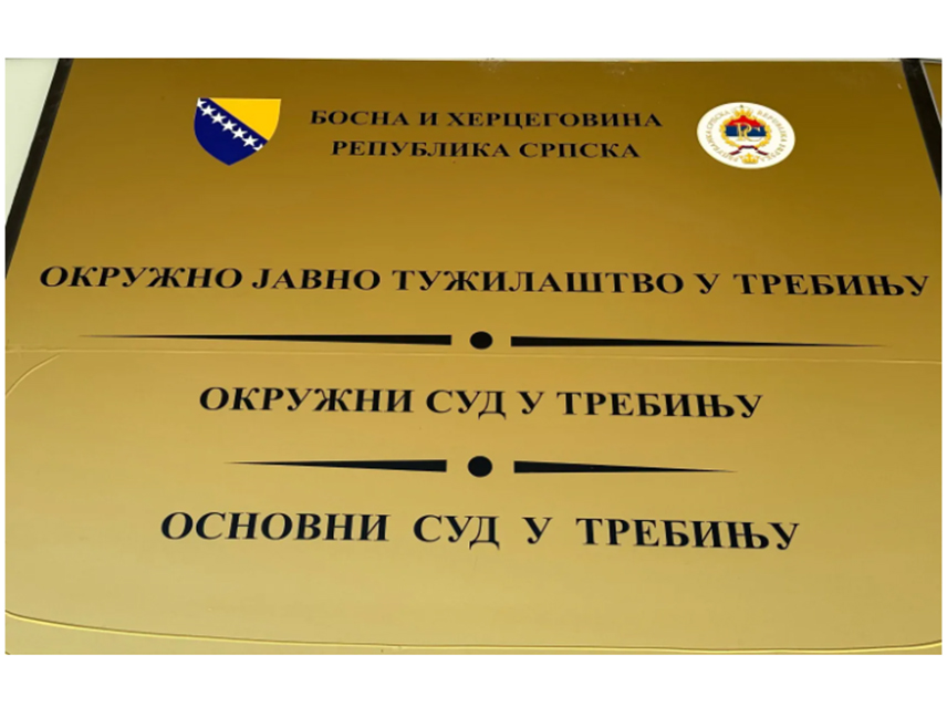 TРЕБИЊЕ, 4. ДЕЦЕМБРА СРНА - Основни суд у Tребињу одредио је једномјесечни притвор лицу чији су иницијали Б.Д. /71/ из Tребиња осумњиченом за обљубу три дјетета млађа од 15 година.